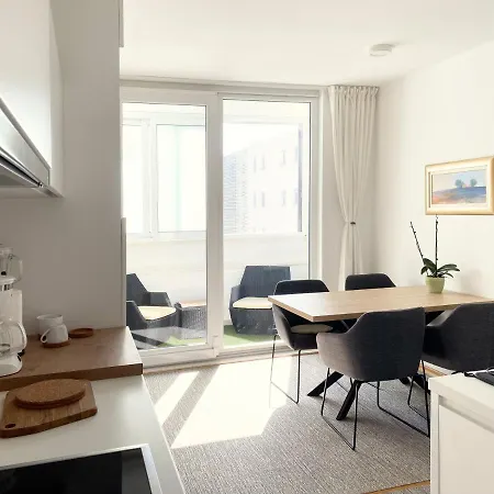 White 5 Διαμέρισμα *