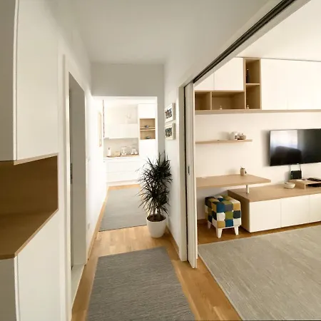 White 5 Apartment